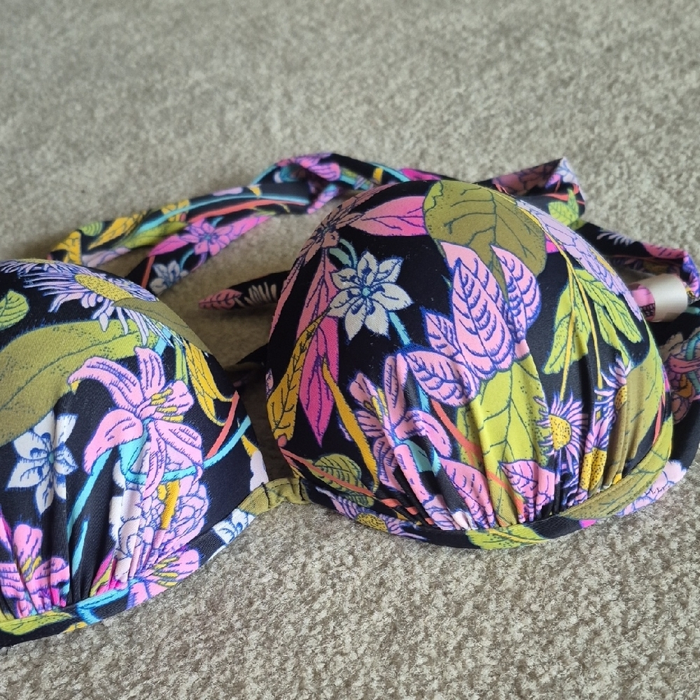 Victoria's Secret Push-up Swim Top - Picture 4 of 4